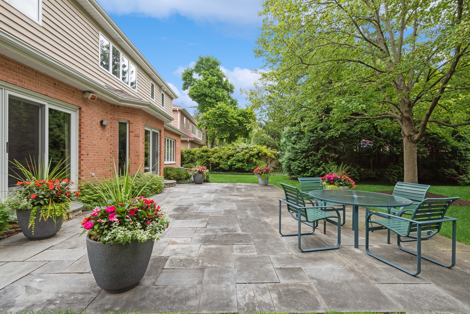 2319 Thornwood Avenue