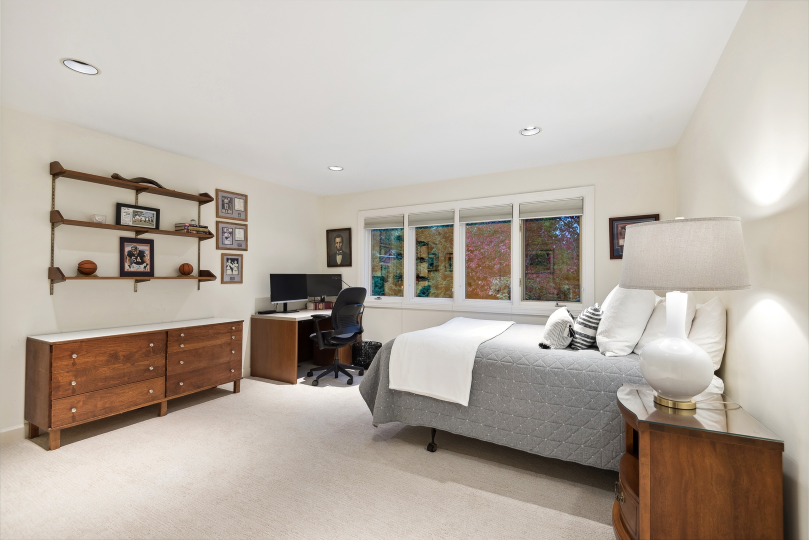 2319 Thornwood Avenue