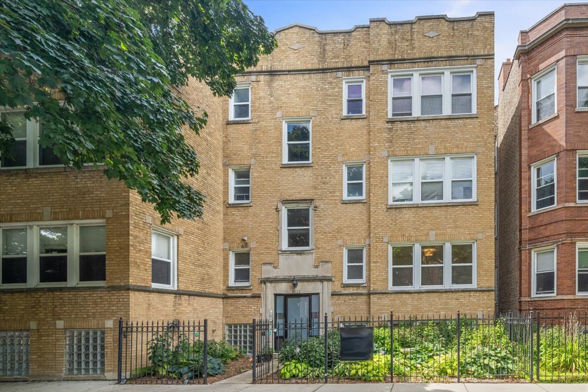 4022 N Monticello Avenue Unit: 1N