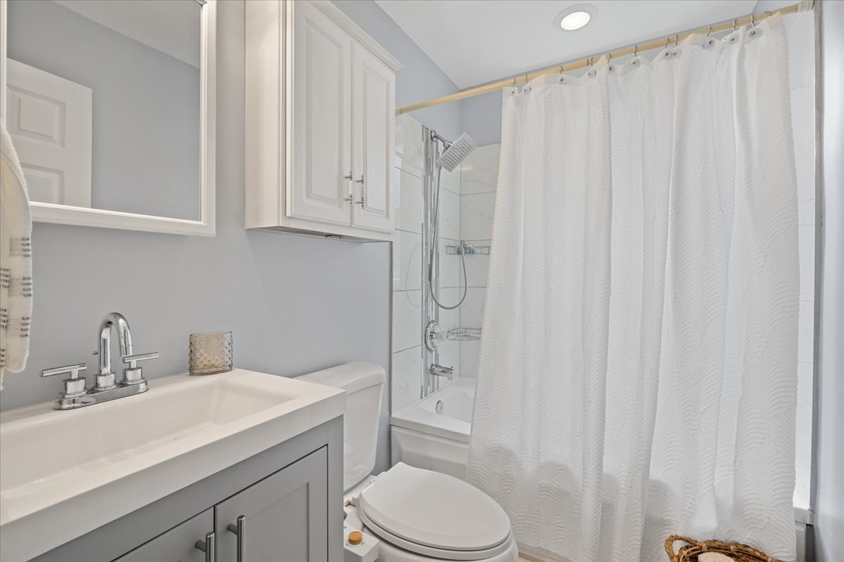 4022 N Monticello Avenue Unit: 1N