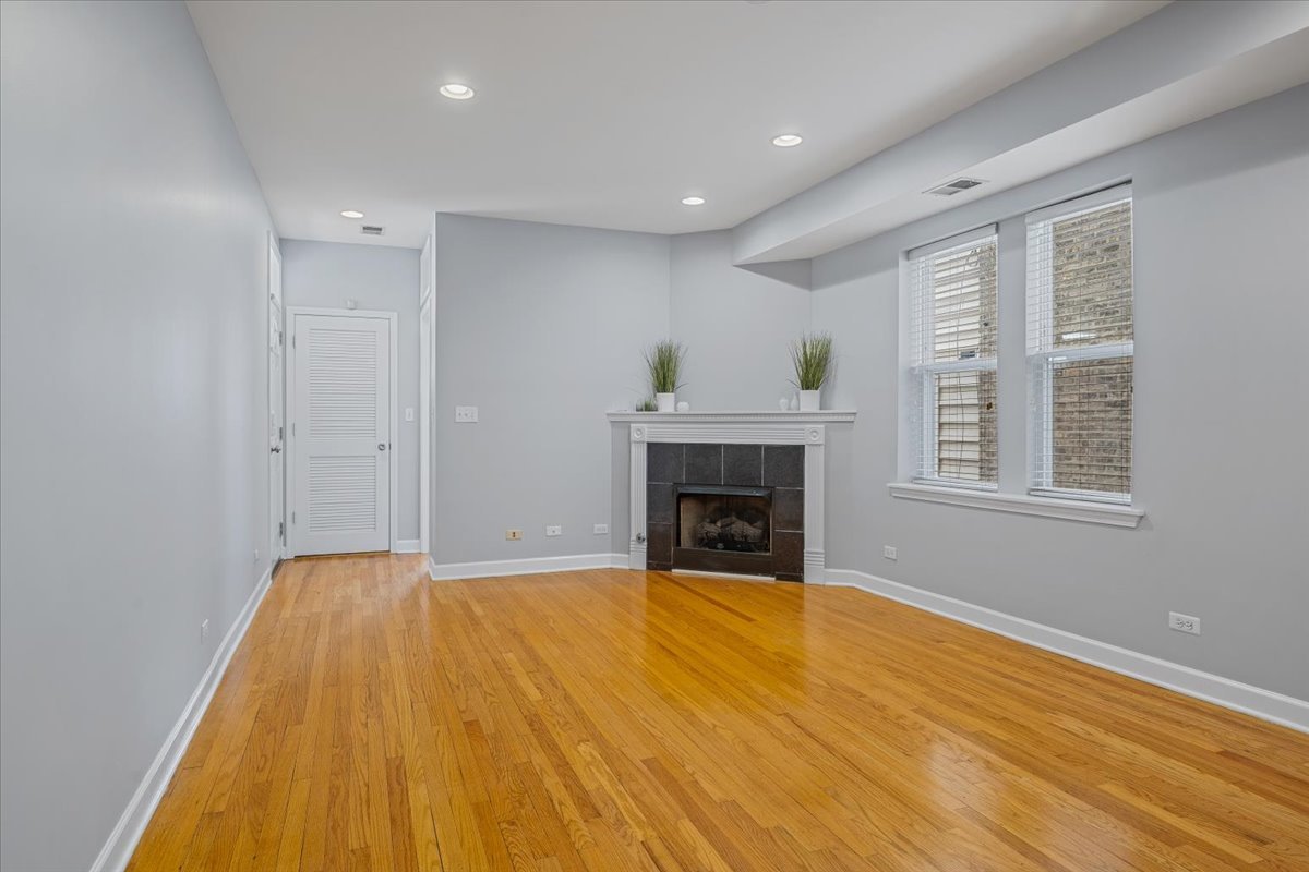 4022 N Monticello Avenue Unit: 1N