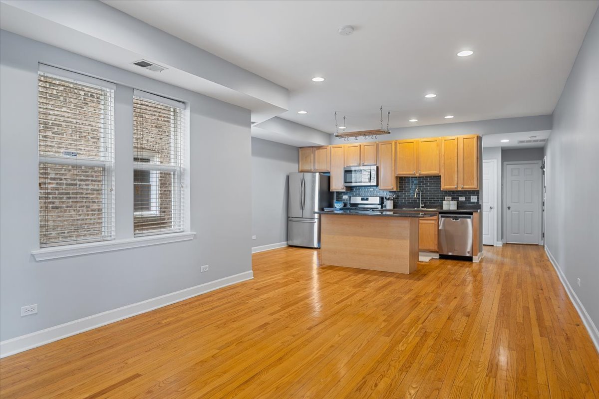 4022 N Monticello Avenue Unit: 1N