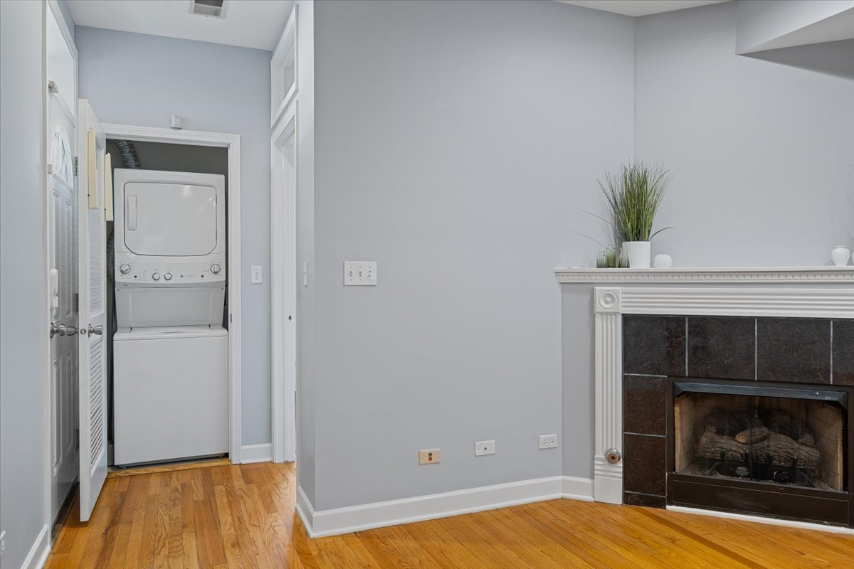 4022 N Monticello Avenue Unit: 1N
