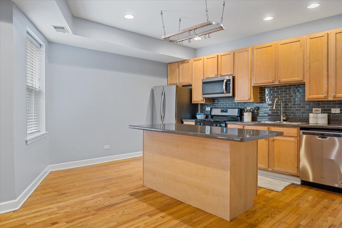 4022 N Monticello Avenue Unit: 1N