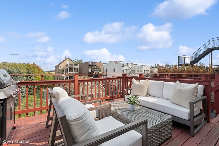 2333 N Leavitt Street Unit: 3N