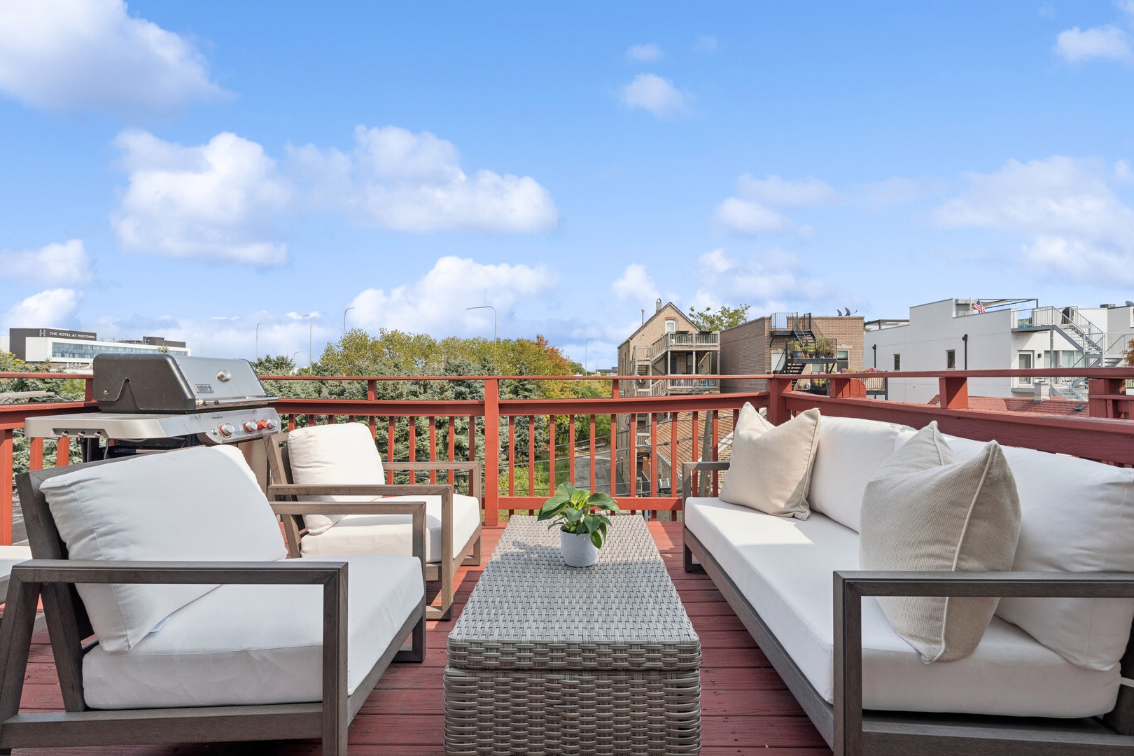 2333 N Leavitt Street Unit: 3N
