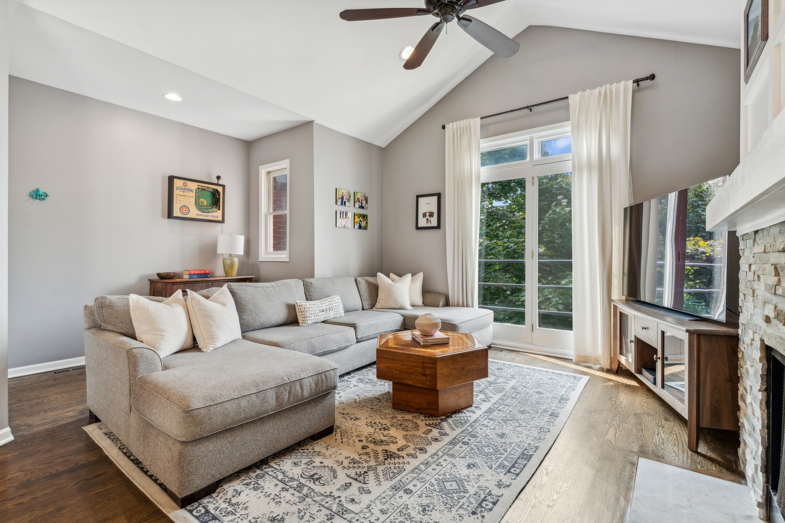 2333 N Leavitt Street Unit: 3N