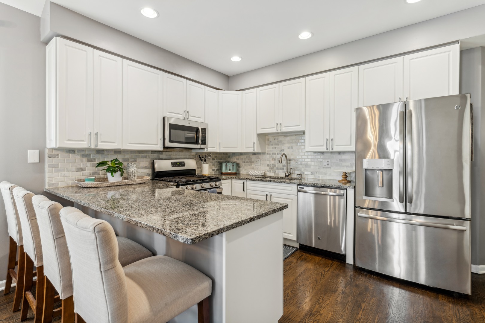 2333 N Leavitt Street Unit: 3N