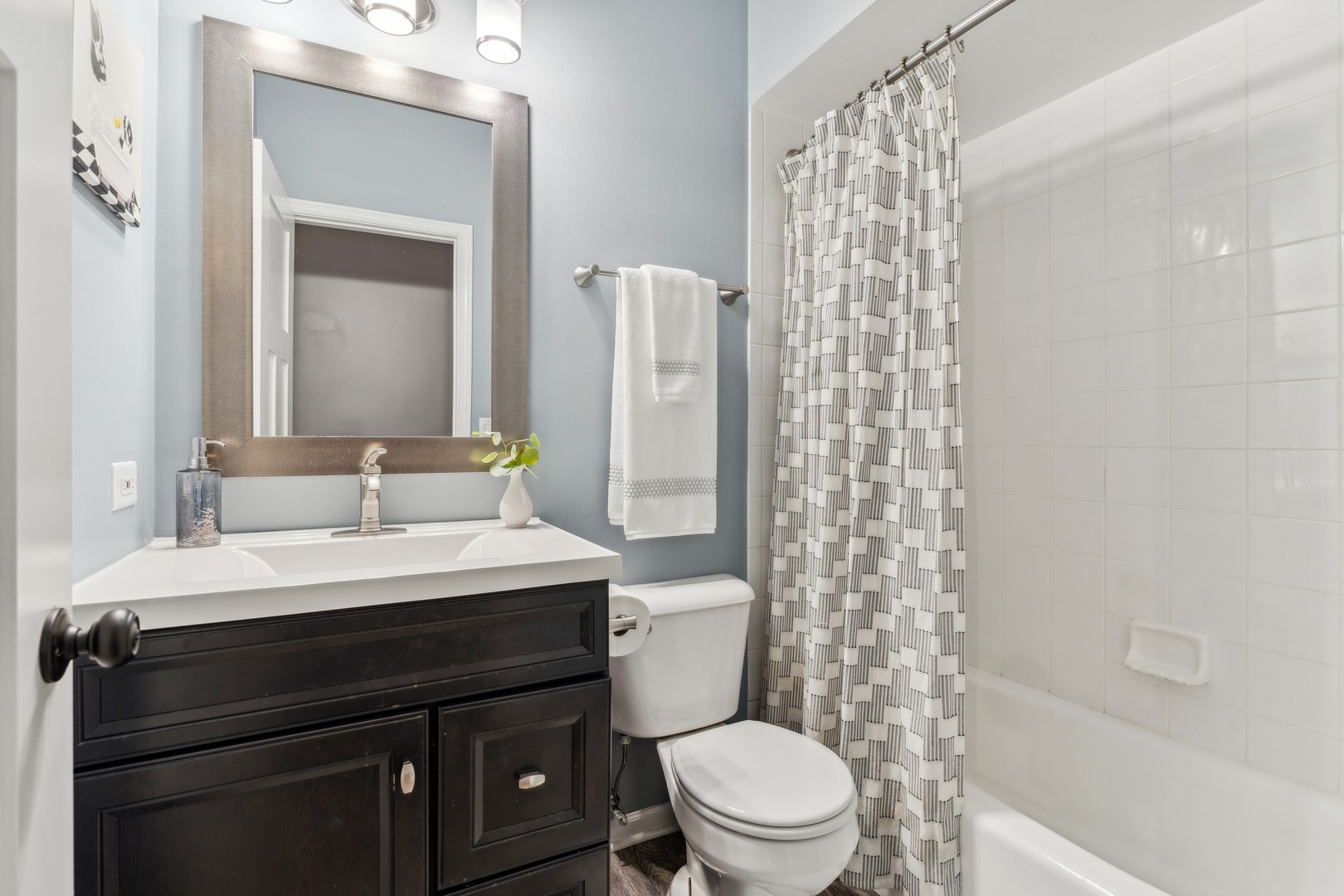 2333 N Leavitt Street Unit: 3N