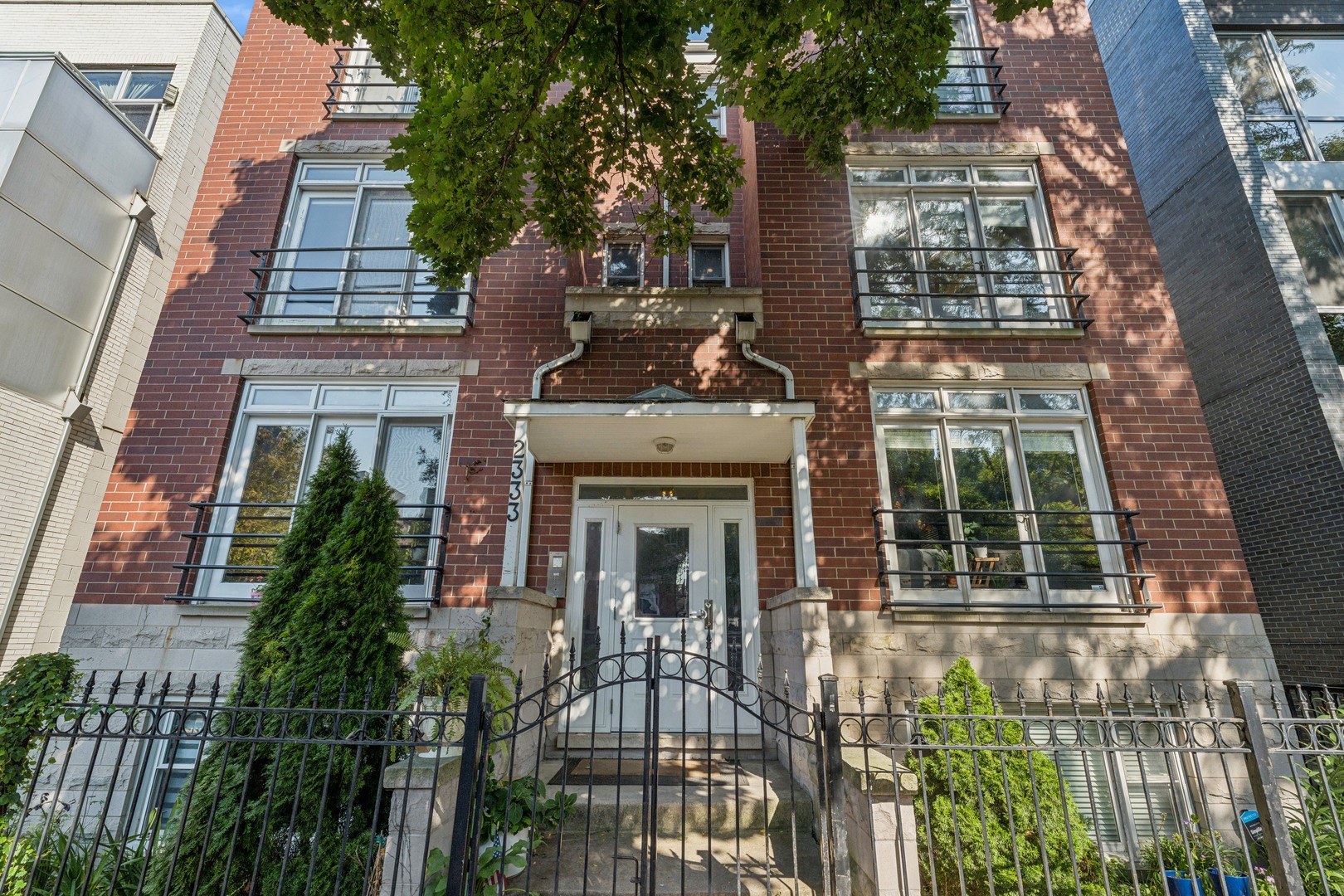 2333 N Leavitt Street Unit: 3N