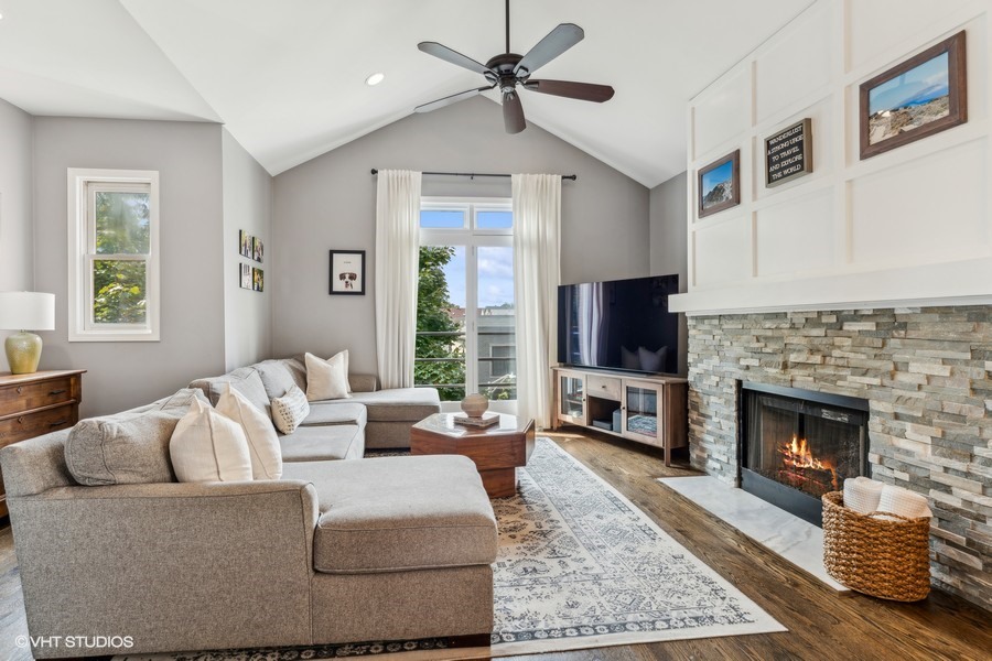 2333 N Leavitt Street Unit: 3N