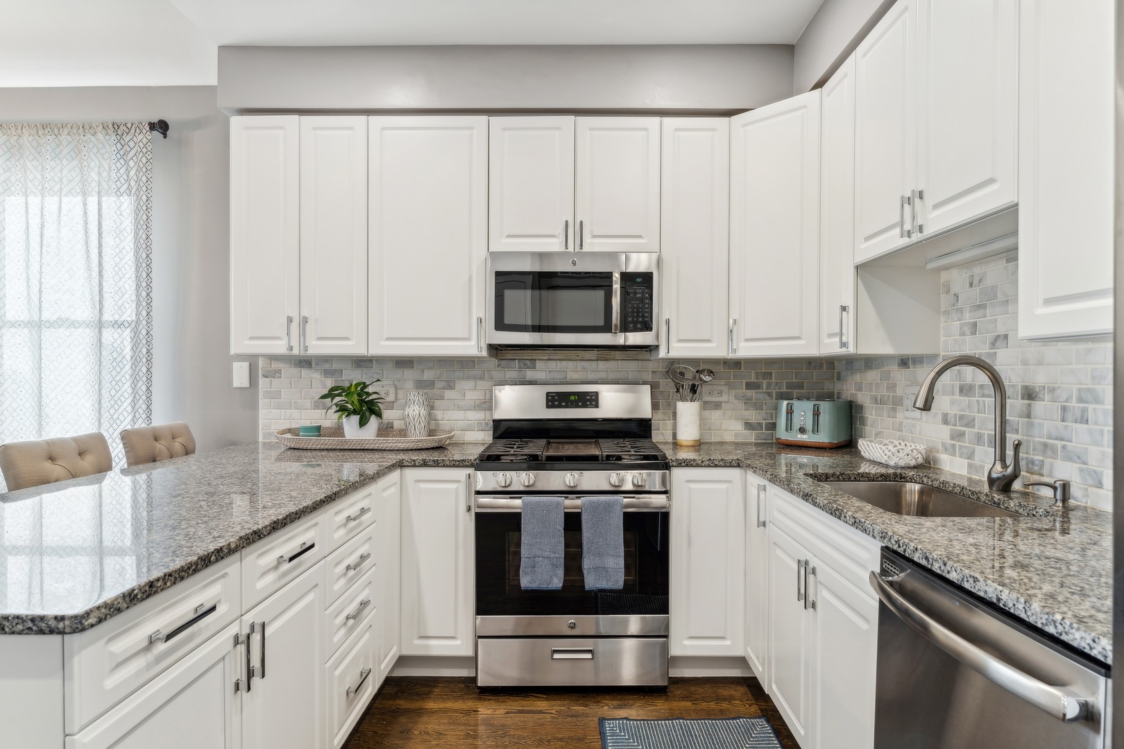 2333 N Leavitt Street Unit: 3N
