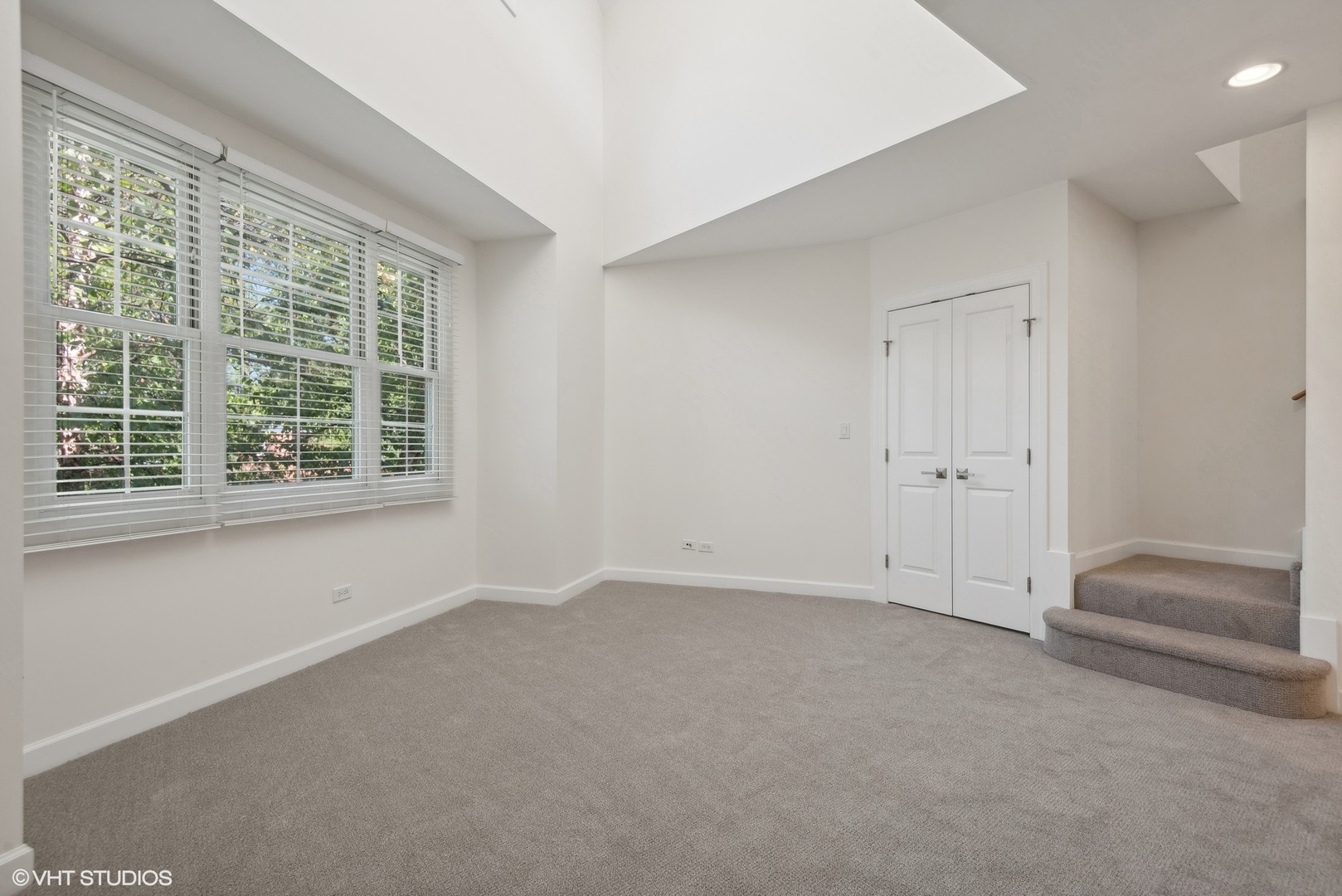 3250 Thayer Street Unit: 0