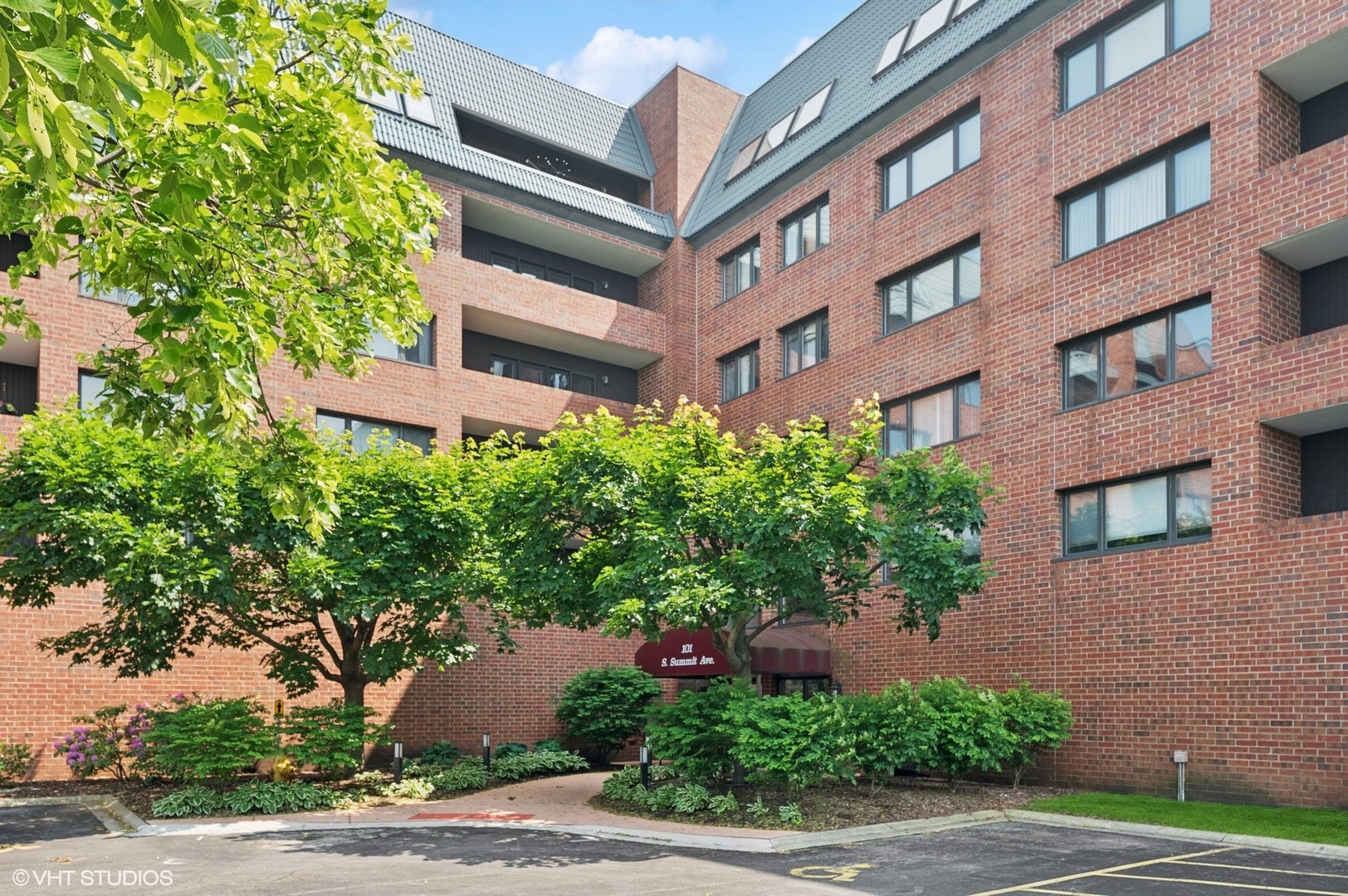 101 Summit Avenue Unit: 305