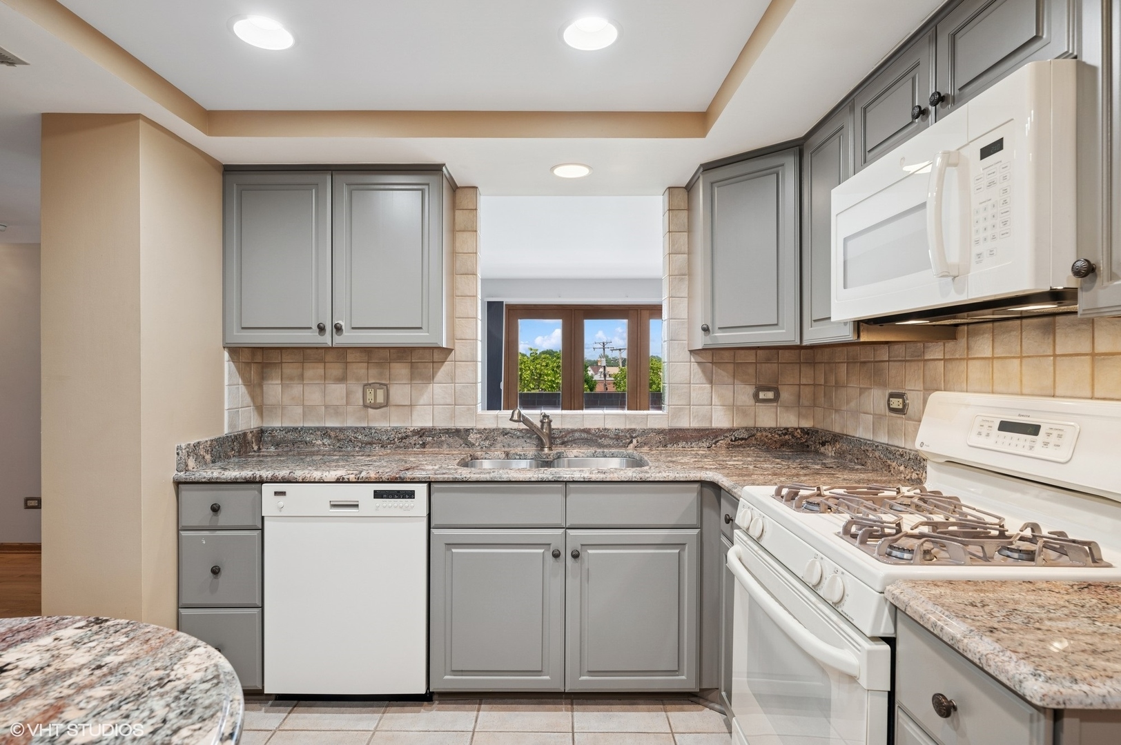 101 Summit Avenue Unit: 305