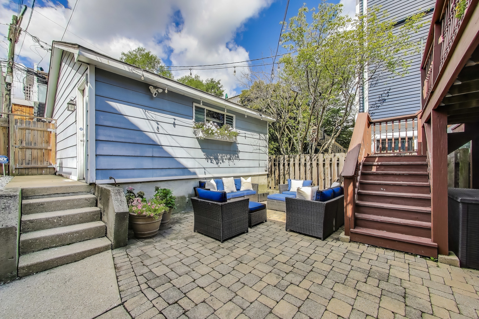 2436 N Janssen Avenue
