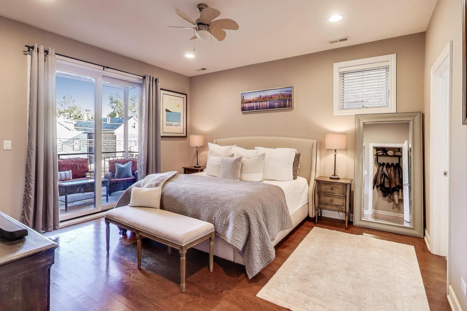 911 N Wood Street N Unit: 2