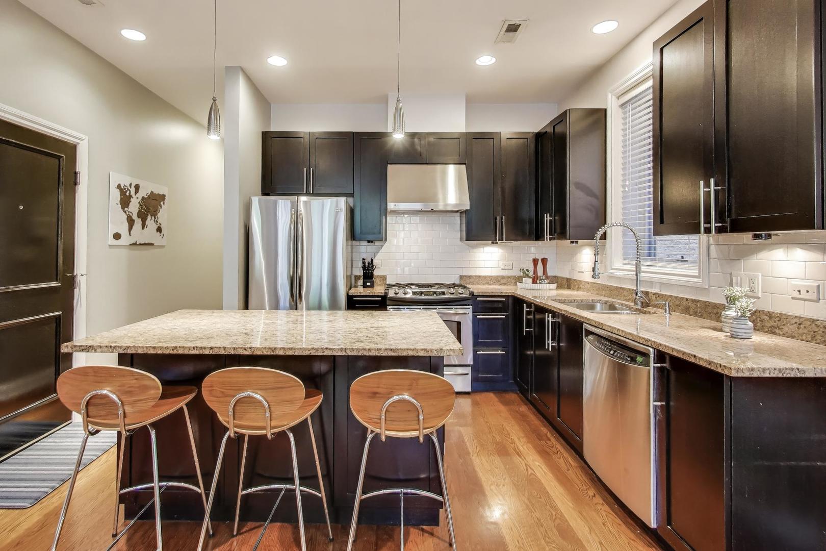 911 N Wood Street N Unit: 2