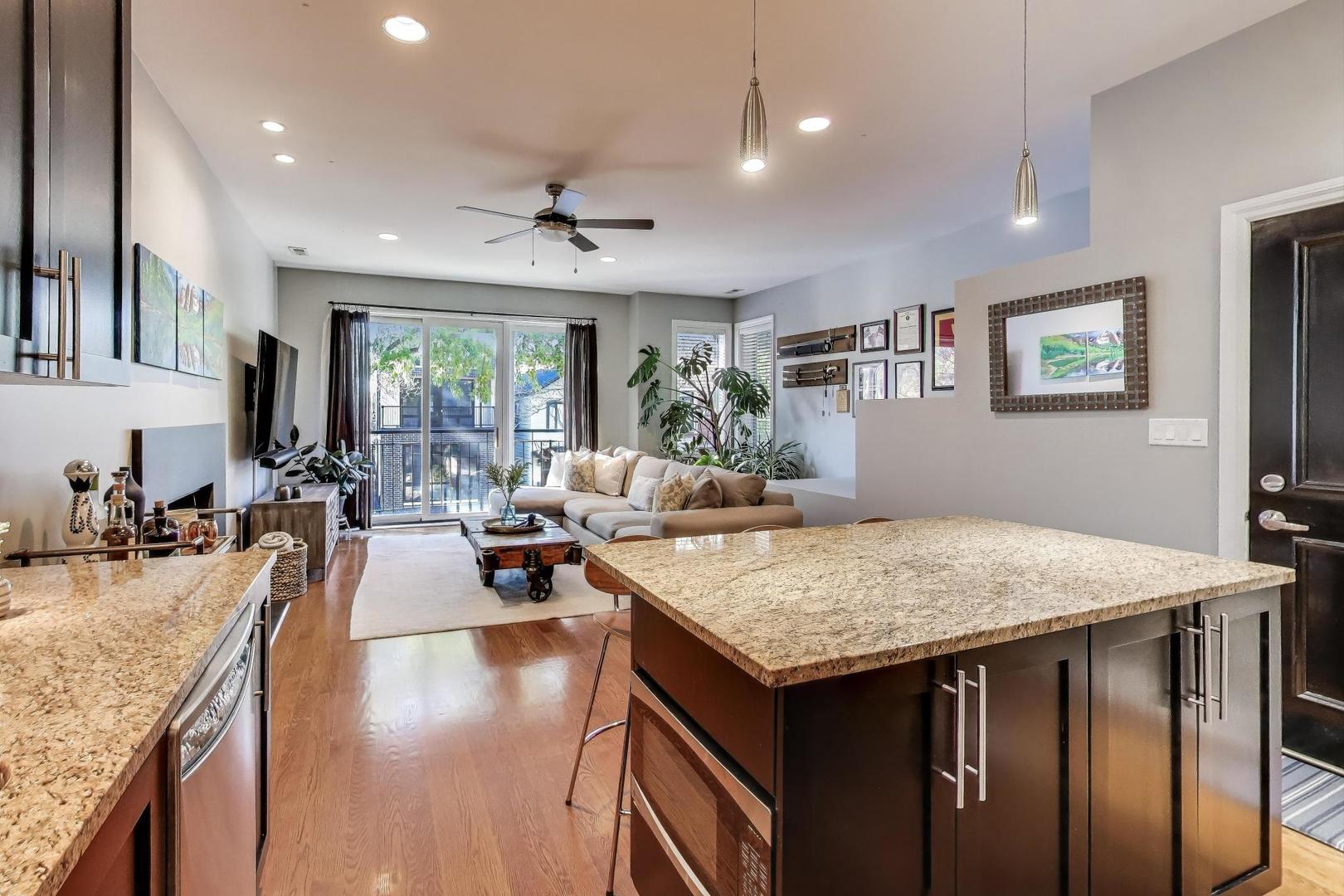 911 N Wood Street N Unit: 2