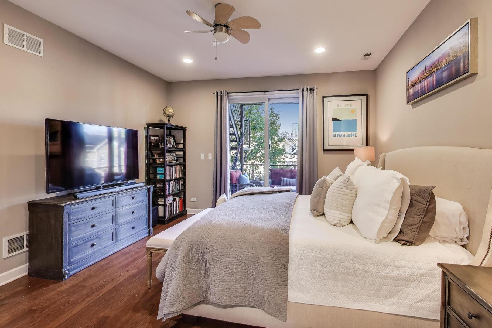 911 N Wood Street N Unit: 2