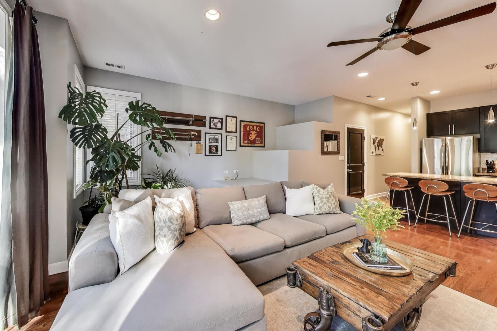 911 N Wood Street N Unit: 2