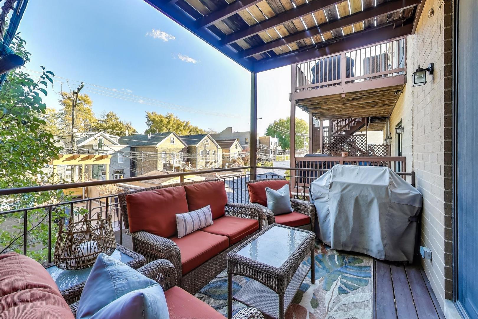 911 N Wood Street N Unit: 2