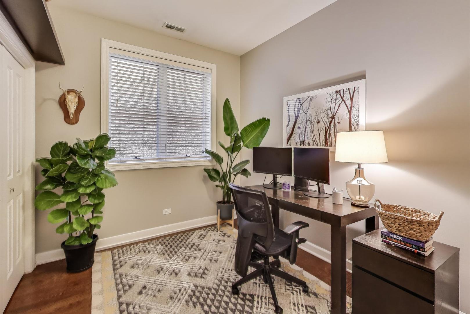 911 N Wood Street N Unit: 2