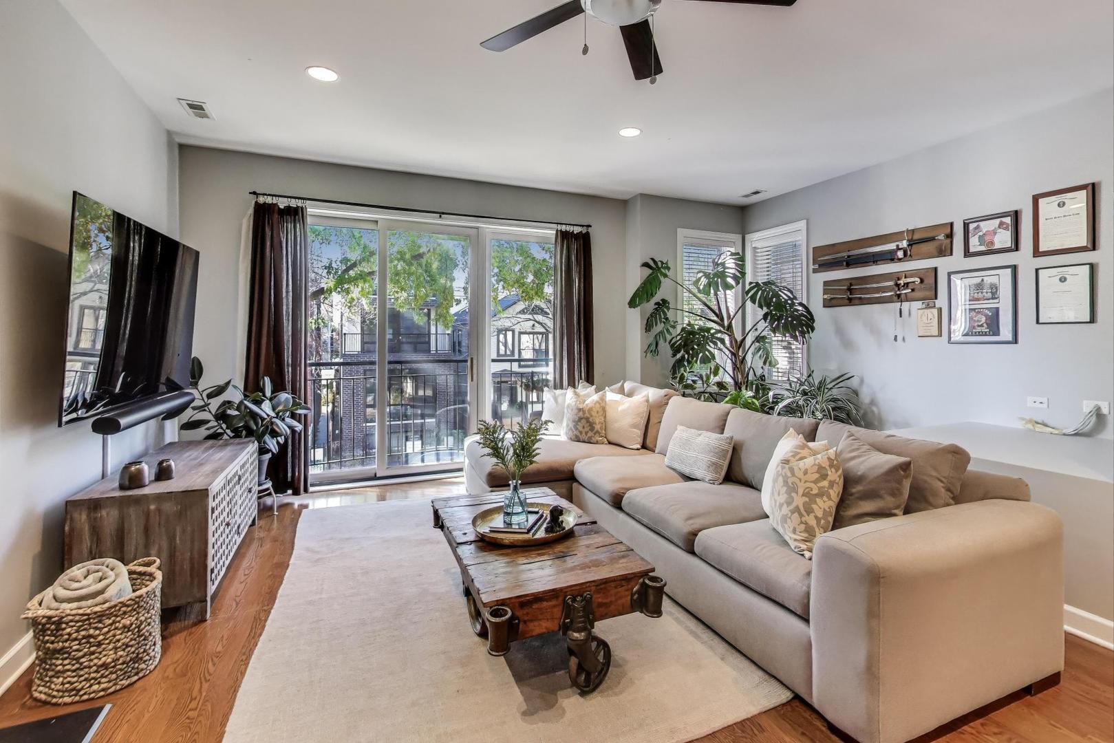 911 N Wood Street N Unit: 2