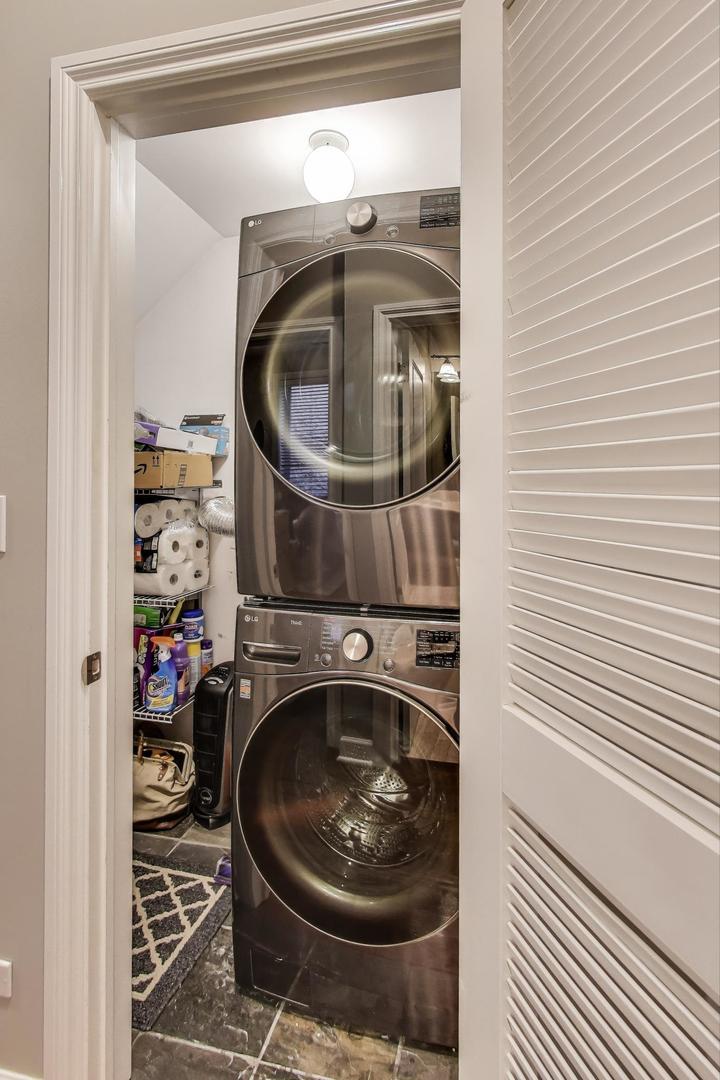 911 N Wood Street N Unit: 2