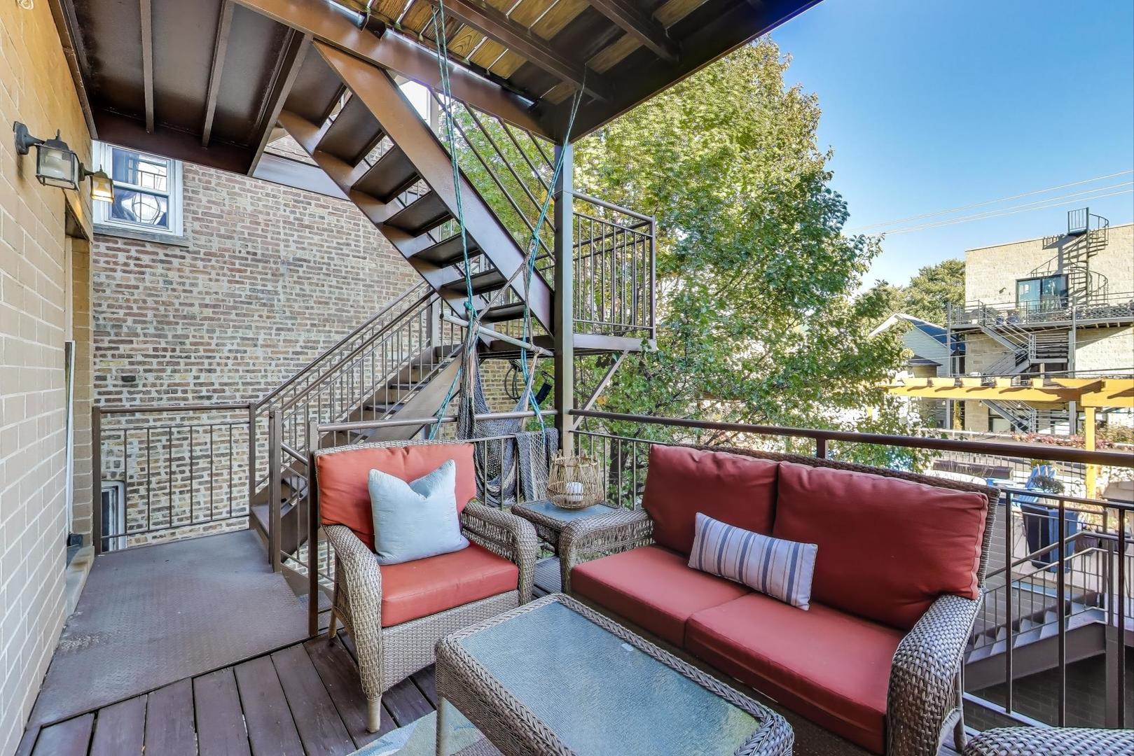 911 N Wood Street N Unit: 2