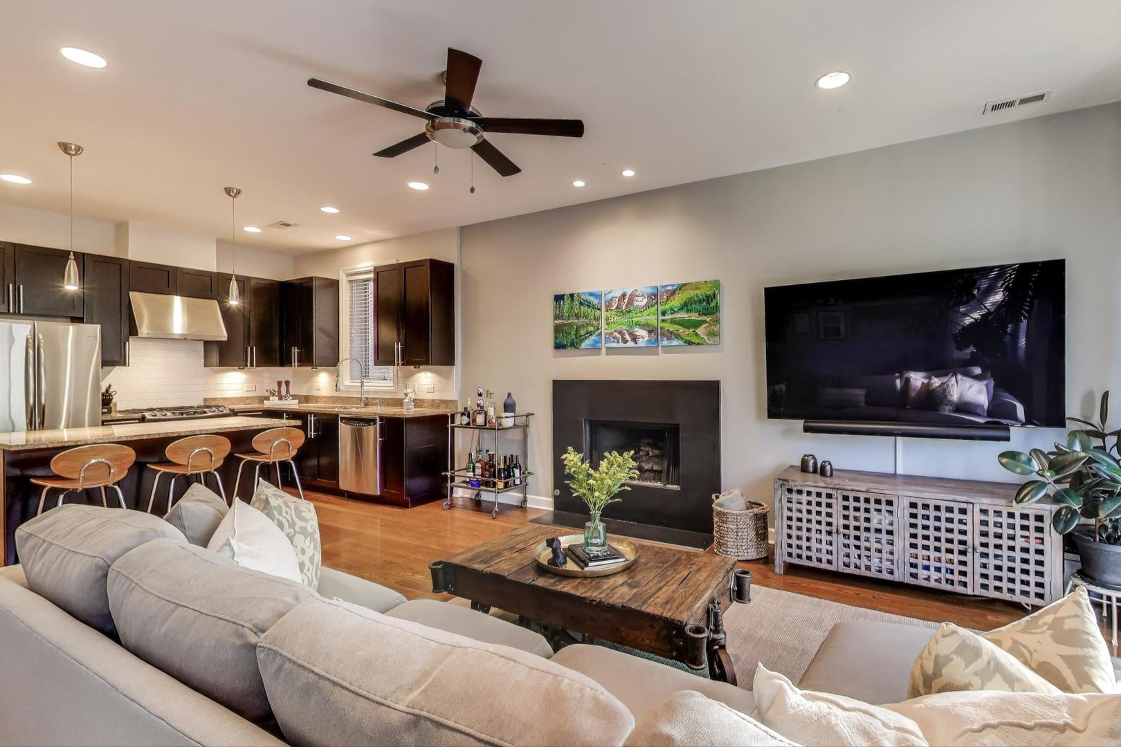 911 N Wood Street N Unit: 2