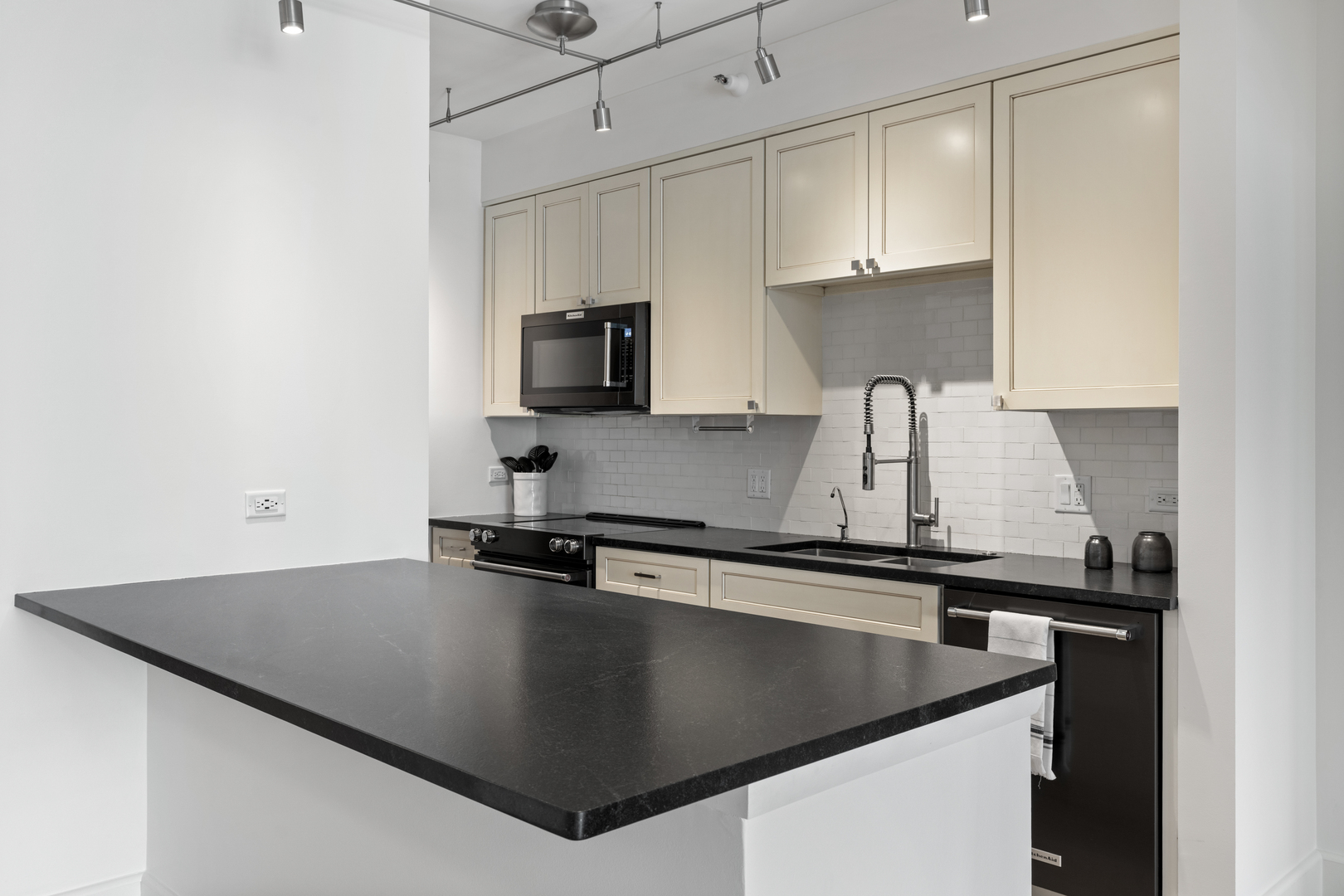 435 W Erie Street Unit: 1106