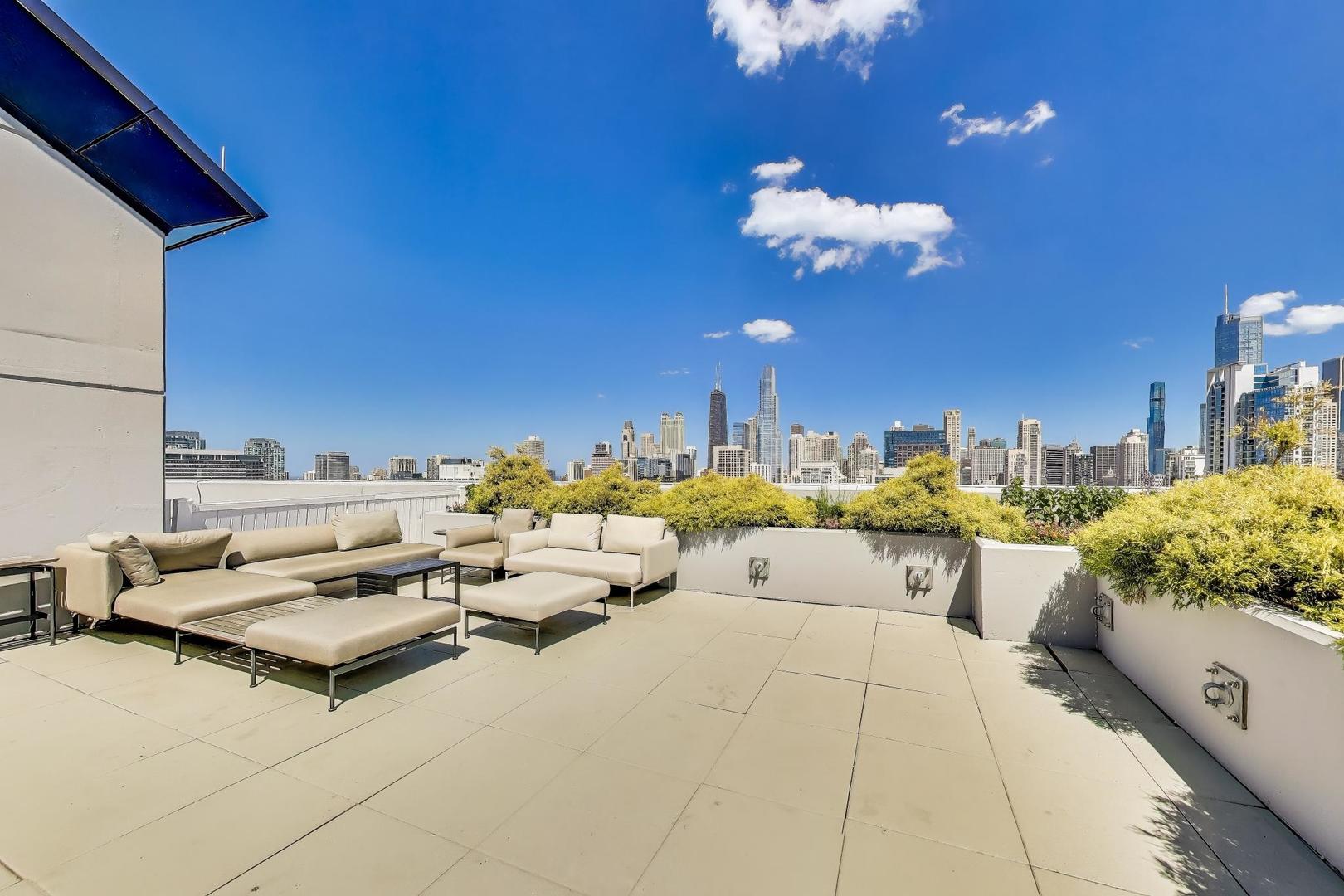 435 W Erie Street Unit: 1106