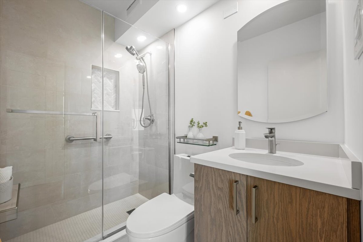 1616 Sheridan Road Unit: 8F