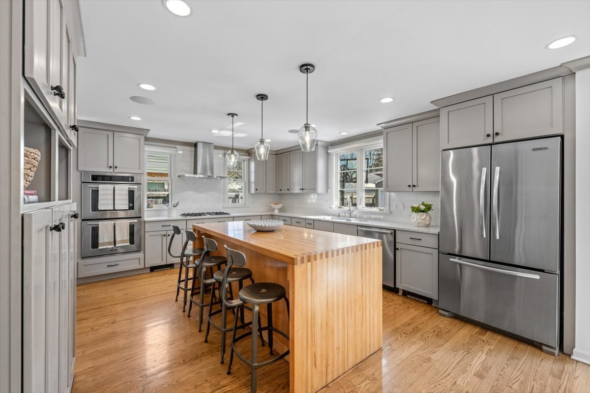 2121 Greenwood Avenue