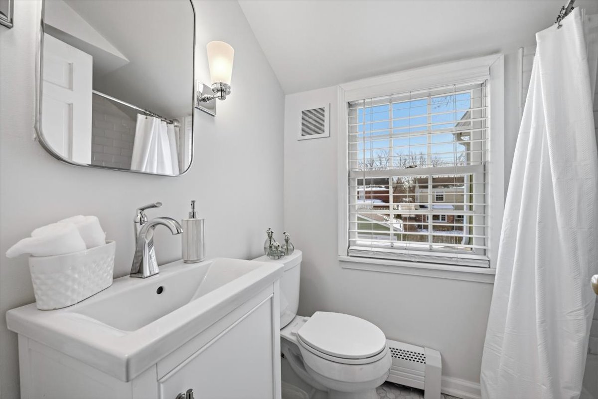 2121 Greenwood Avenue