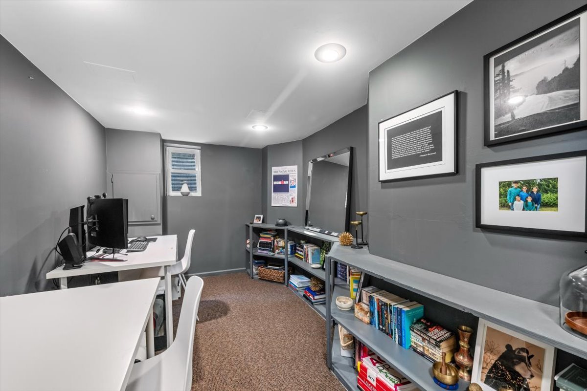 2121 Greenwood Avenue