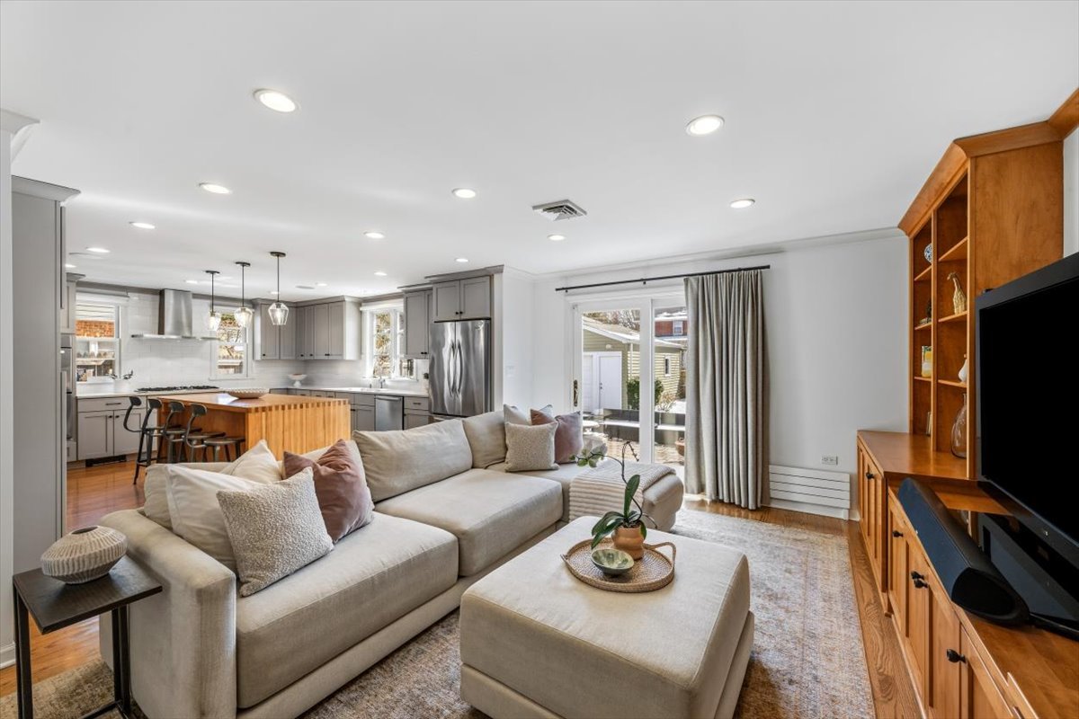 2121 Greenwood Avenue