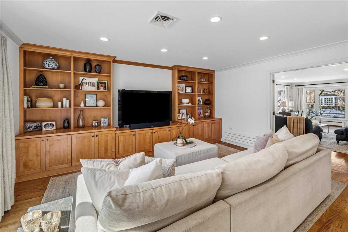 2121 Greenwood Avenue