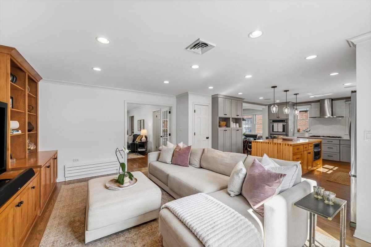 2121 Greenwood Avenue