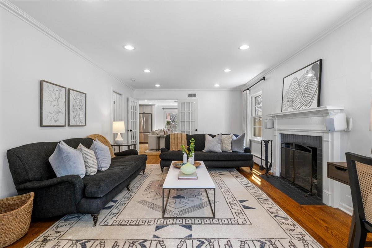 2121 Greenwood Avenue