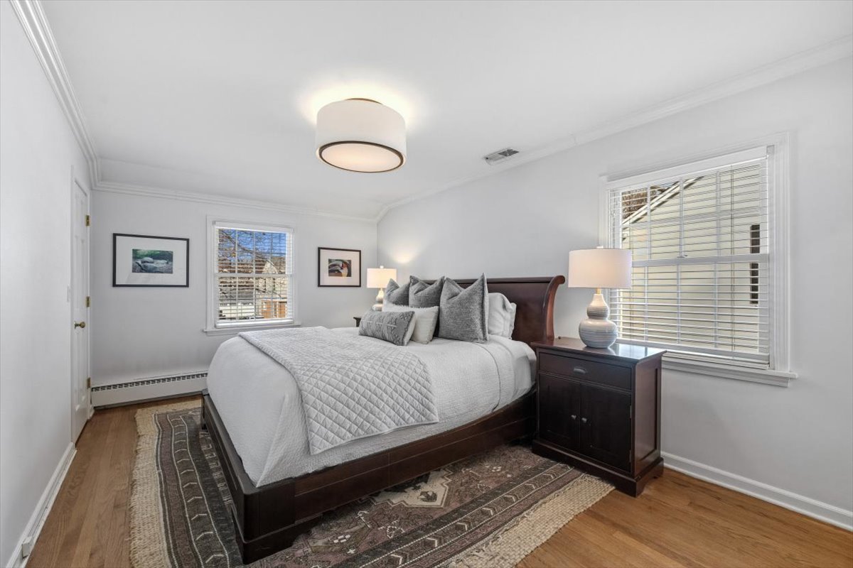 2121 Greenwood Avenue