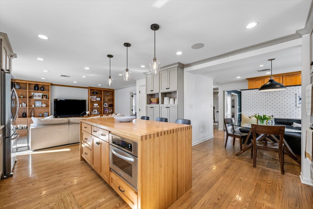 2121 Greenwood Avenue