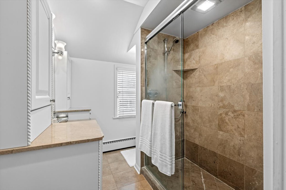 2121 Greenwood Avenue