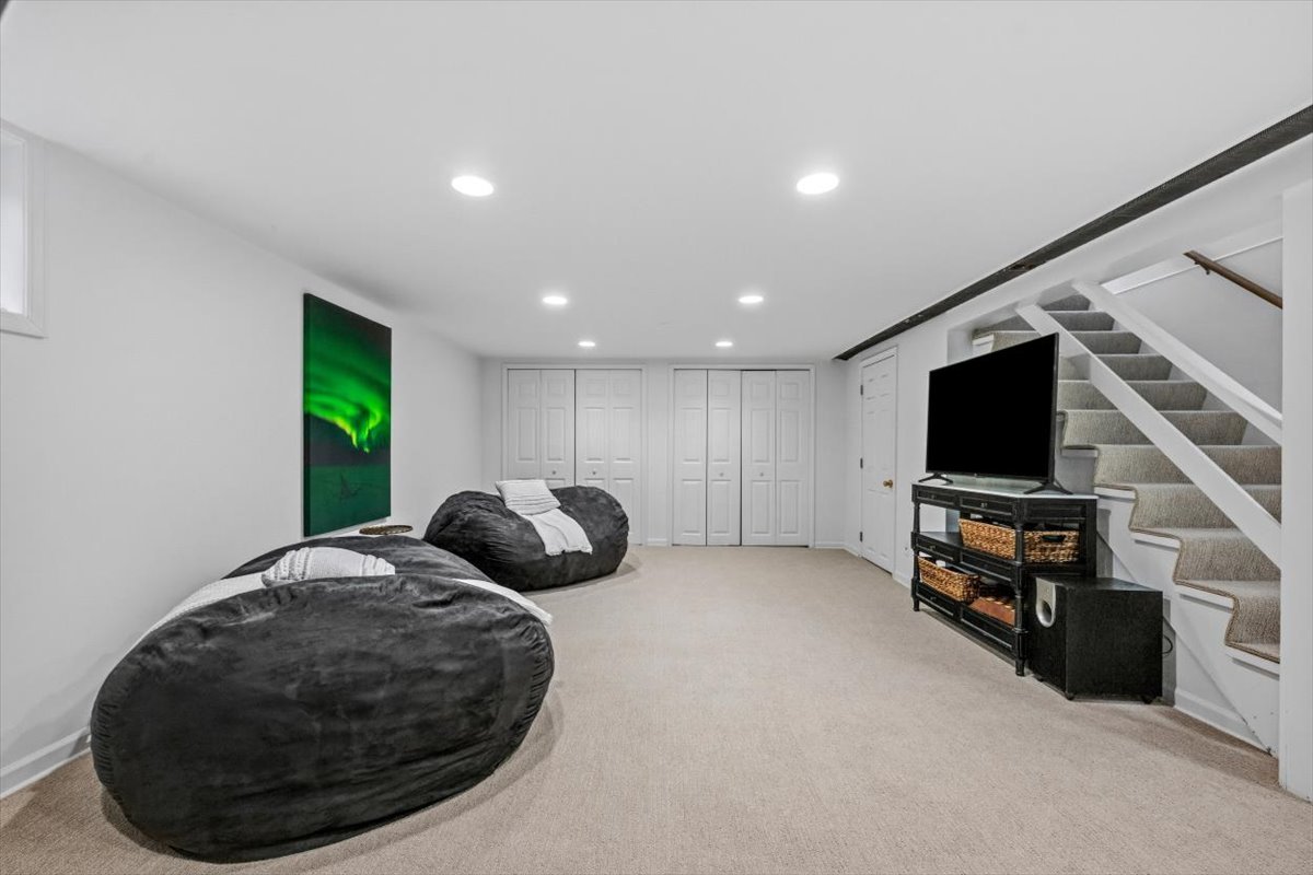 2121 Greenwood Avenue