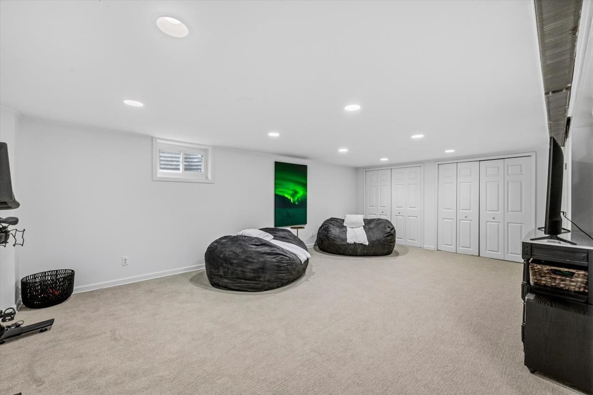 2121 Greenwood Avenue