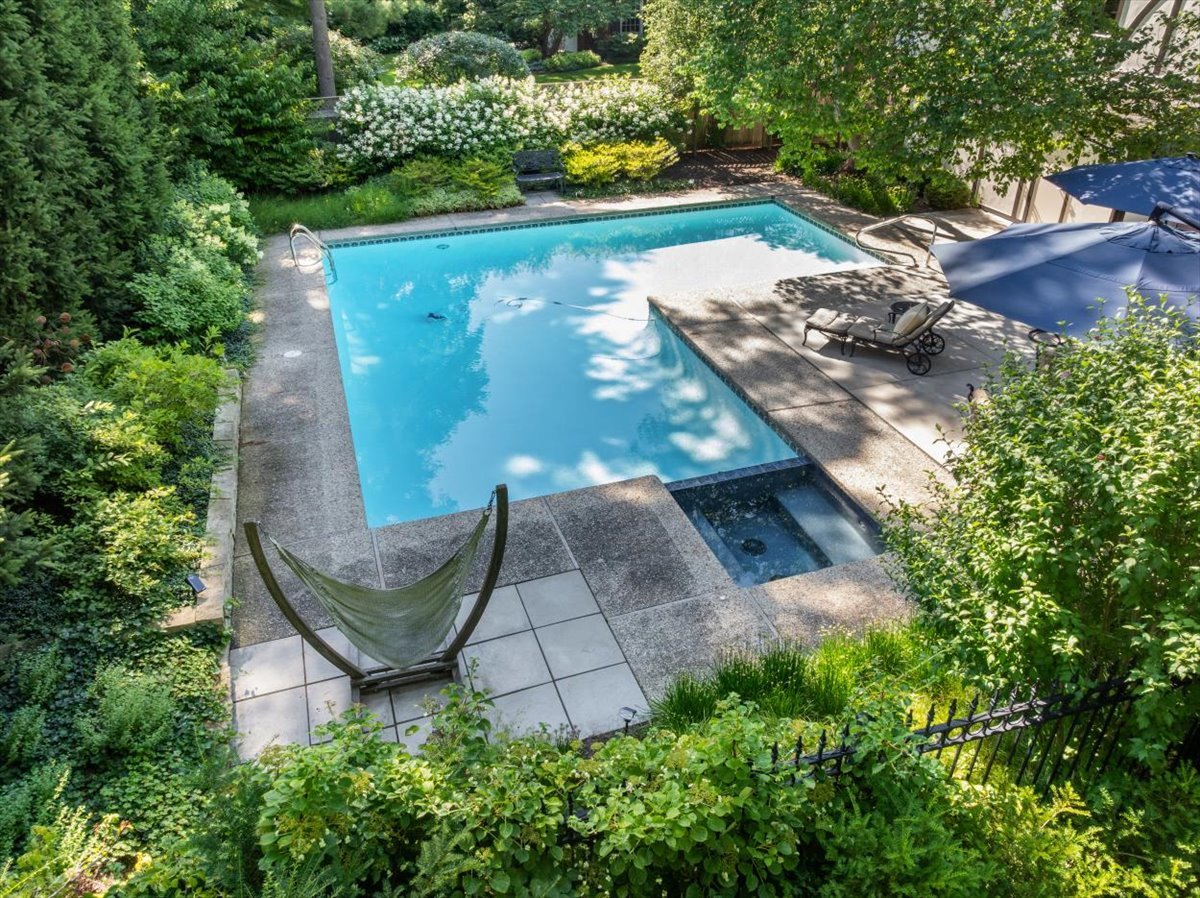 1137 Locust Road