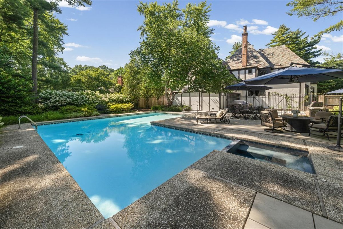 1137 Locust Road