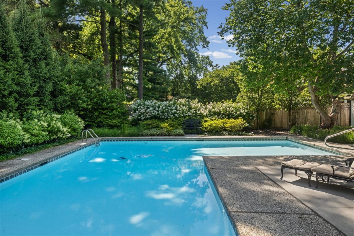 1137 Locust Road