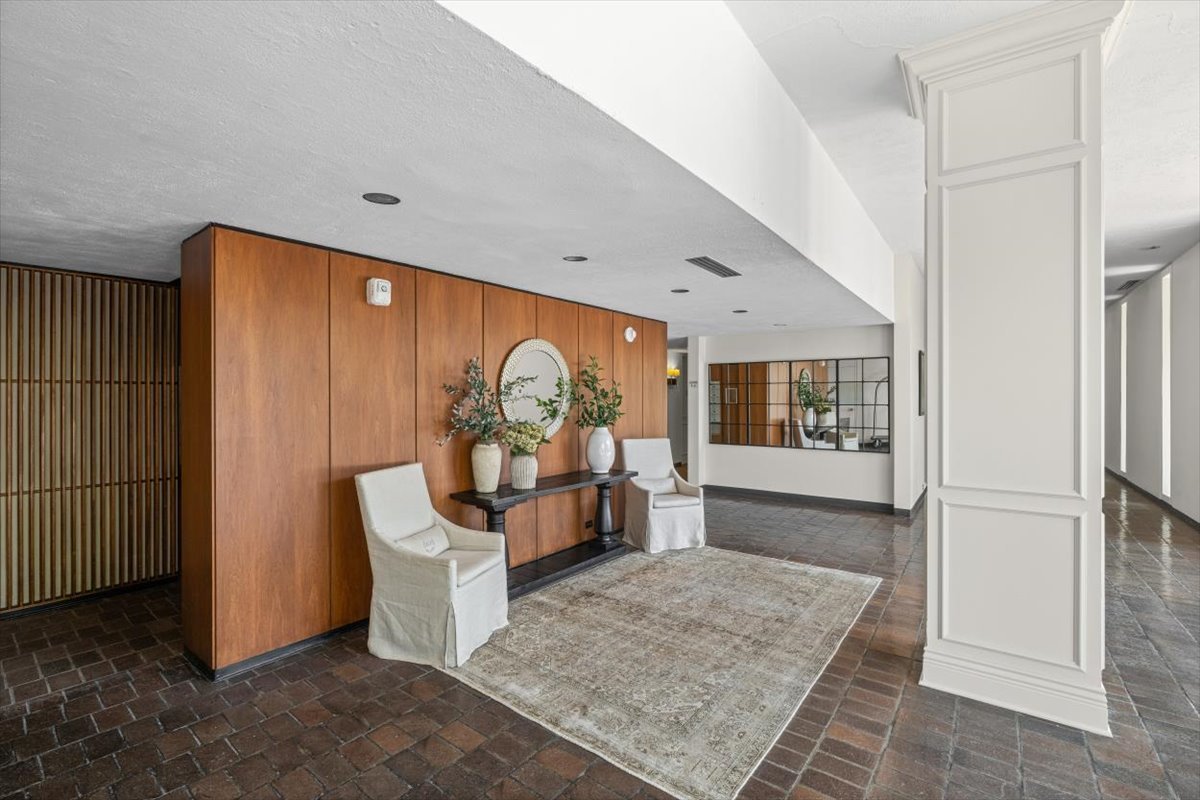 1630 Sheridan Road Unit: 5G